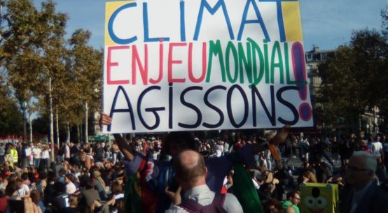 Les citoyens du monde entier manifestent pour réclamer justice climatique